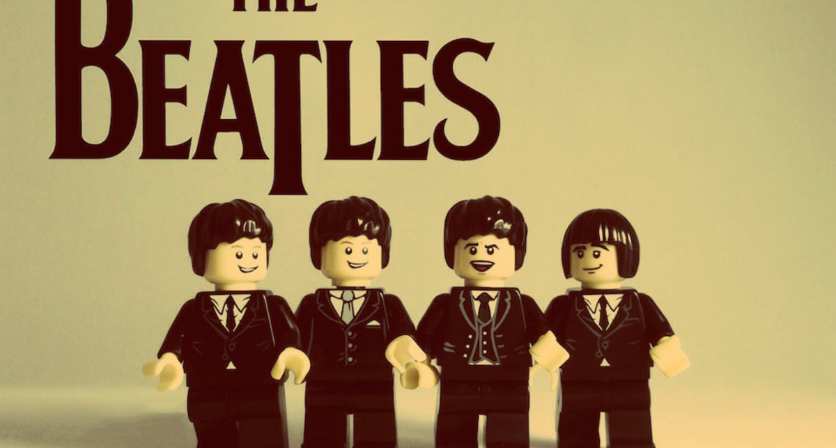 Дизайнер создал из Lego культовые рок-группы ХХ века