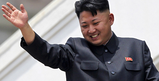 В КНДР мужчин заставят стричься "под Ким Чен Ына"