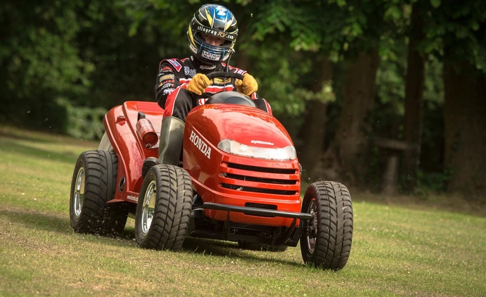 Газонокосилку Honda Mean Mower разогнали до 187 км/ч