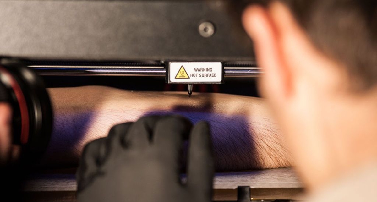 Робота-татуировщика сделали из 3-D принтера