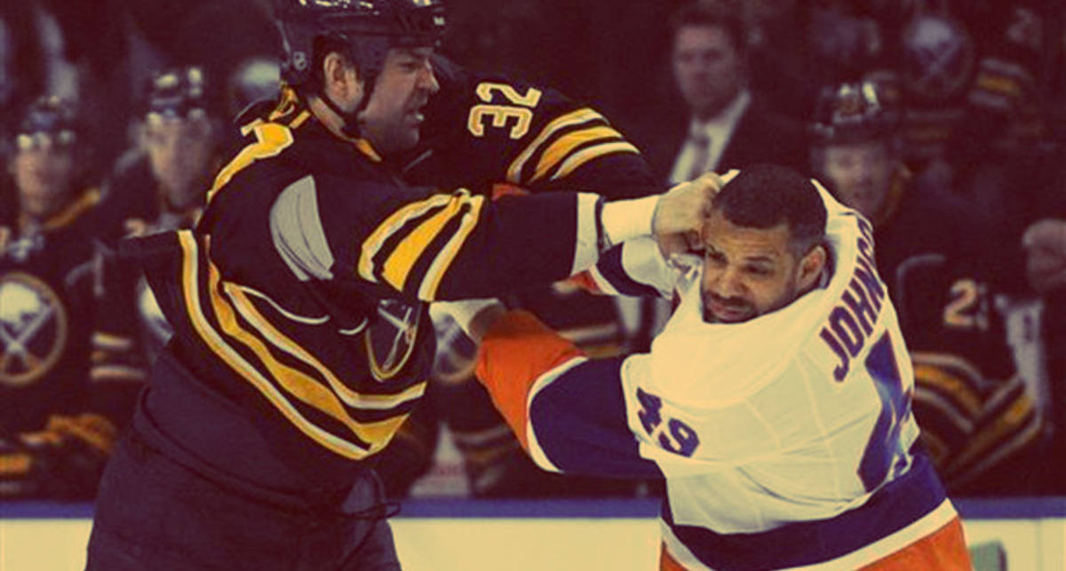 Хоккеист НХЛ нокаутировал оппонента прямо на льду