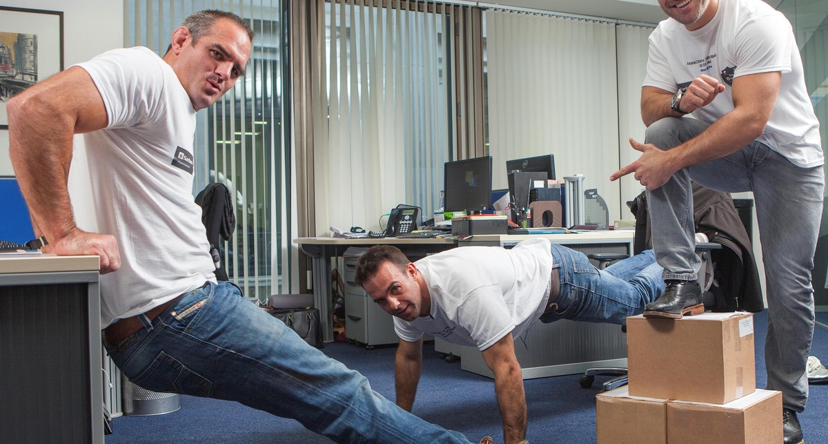 Как накачаться на рабочем месте