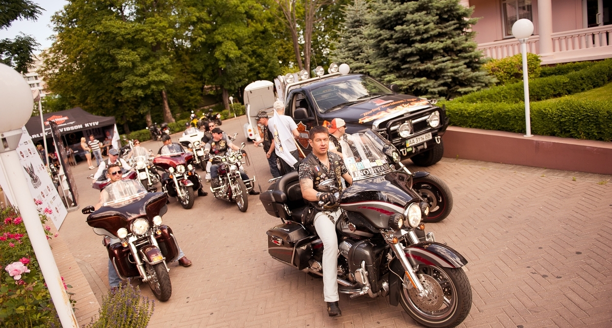 Байкеры на Harley-Davidson покорили Одессу
