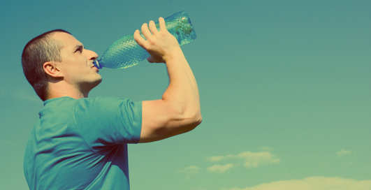 Пока не треснешь: как научиться пить много воды
