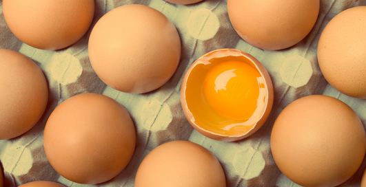 Стоит ли есть яйца с желтком