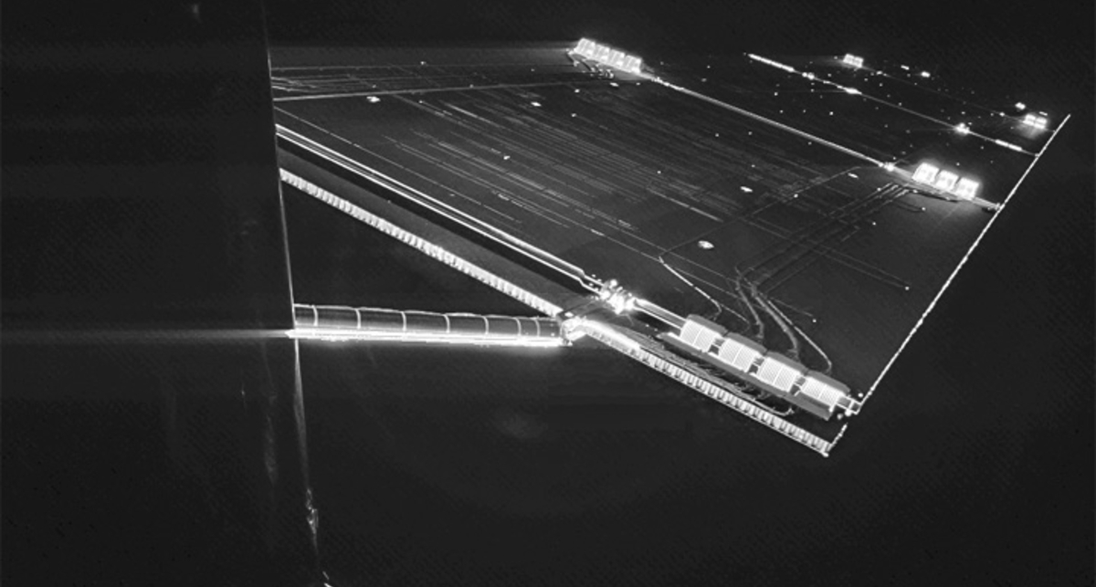 Космический селфи: зонд снялся на фоне кометы