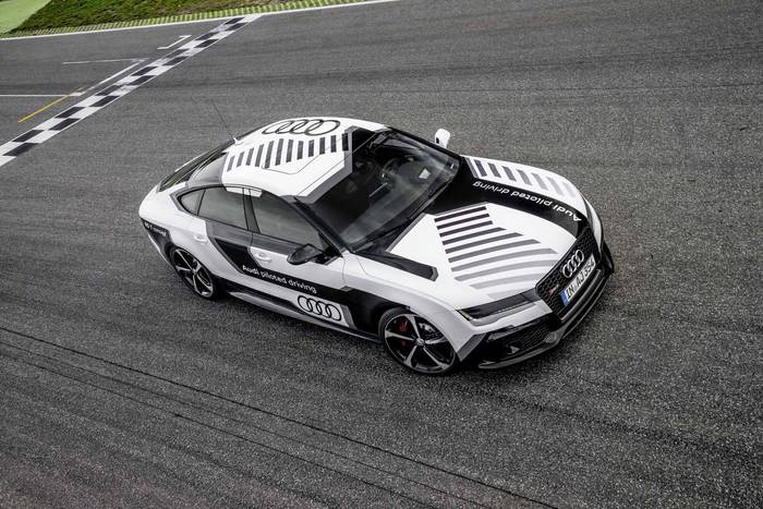 Audi RS7: беспилотный концепт поставил новый рекорд