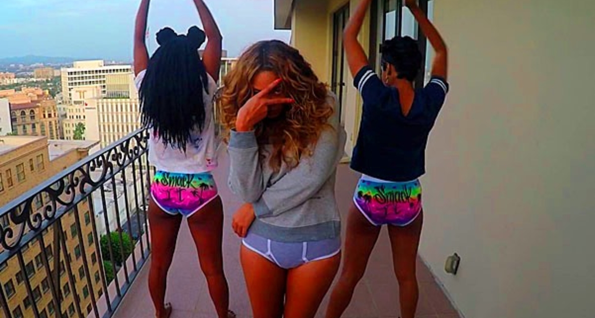 Без штанов на балконе: Бейонсе снялась в новом клипе