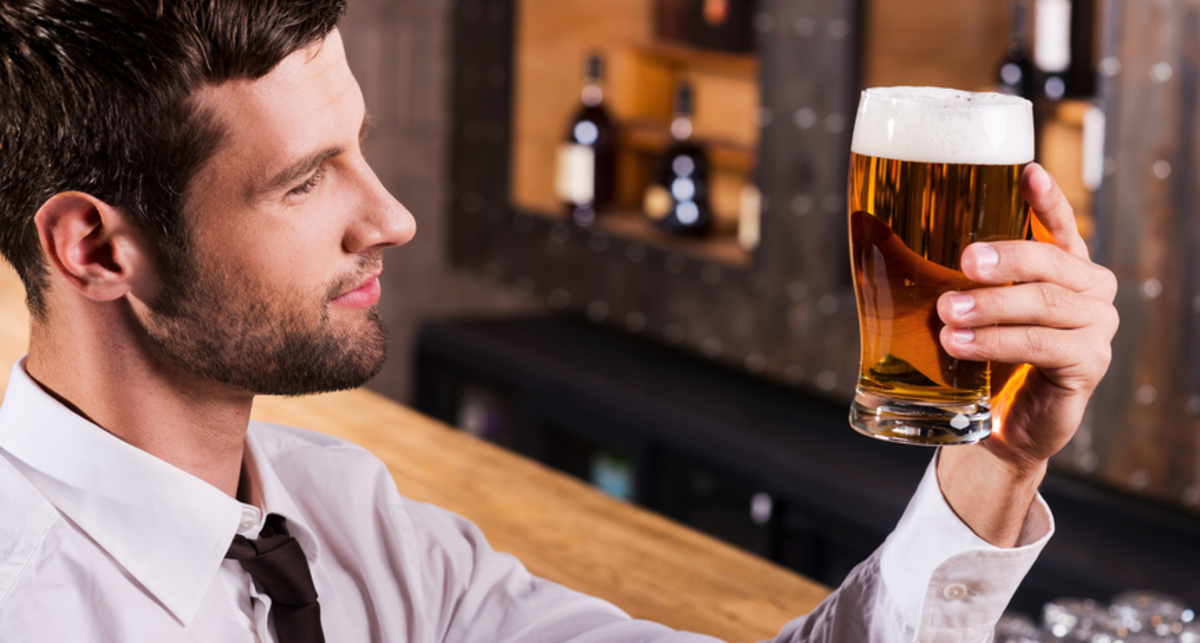Пенное пиво: почему пролить его тяжелее