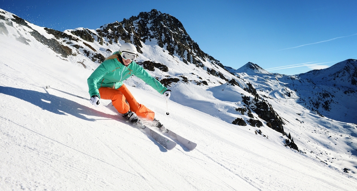 Подарки горнолыжникам: ТОП-10 нужных аксессуаров