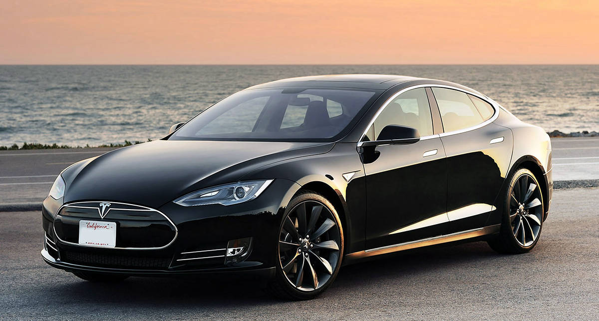 Tesla Model S P85D vs Tesla Model S: кто круче?