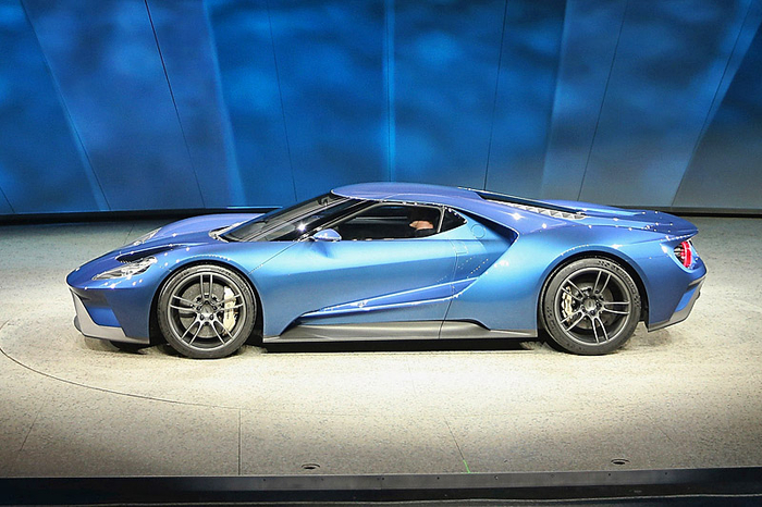 В пику Ferrari: в Детройте показан 600-сильный Ford GT В пику Ferrari: в Детройте показан 600-сильный Ford GT