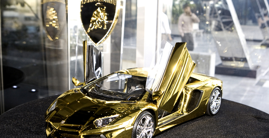 Lamborghini и Ко: 10 самых дорогих вещей из золота