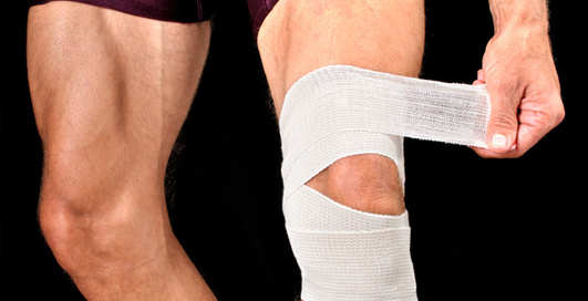 Ноги в полоску: стоит ли надевать повязки на колени