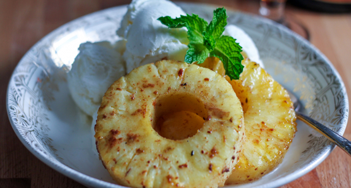 Жареный ананас: мужской рецепт пьяного блюда