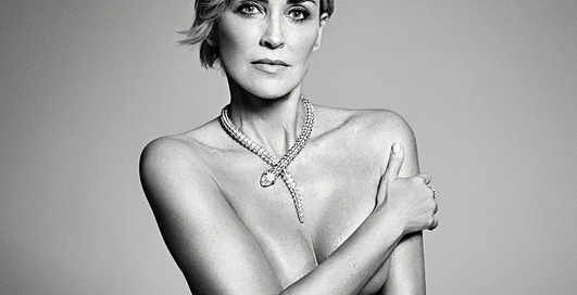 Голая и счастливая: 57-летняя Шерон Стоун разделась для Harper's Bazaar