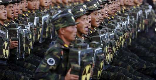 Военный парад в Северной Корее: ТОП-24 устрашающих фото