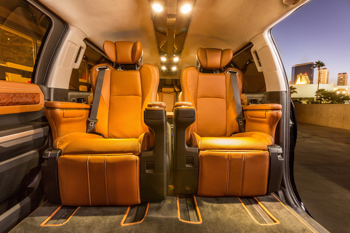 Toyota Tundrasine: лучшие фото 8-дверного лимузина