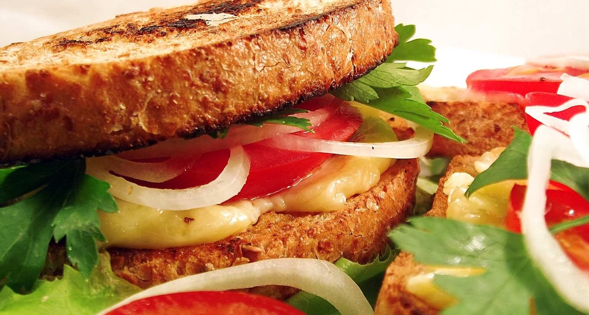 Как поднять настроение: 5 горячих бутербродов