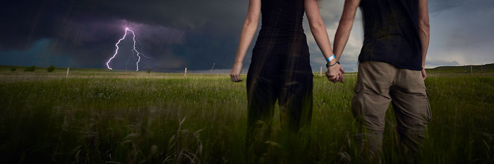 На фоне стихии: жуткое развлечение американских экстремалов На фоне стихии: жуткое развлечение американских экстремалов