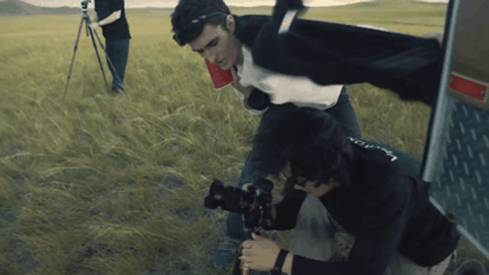 На фоне стихии: жуткое развлечение американских экстремалов На фоне стихии: жуткое развлечение американских экстремалов