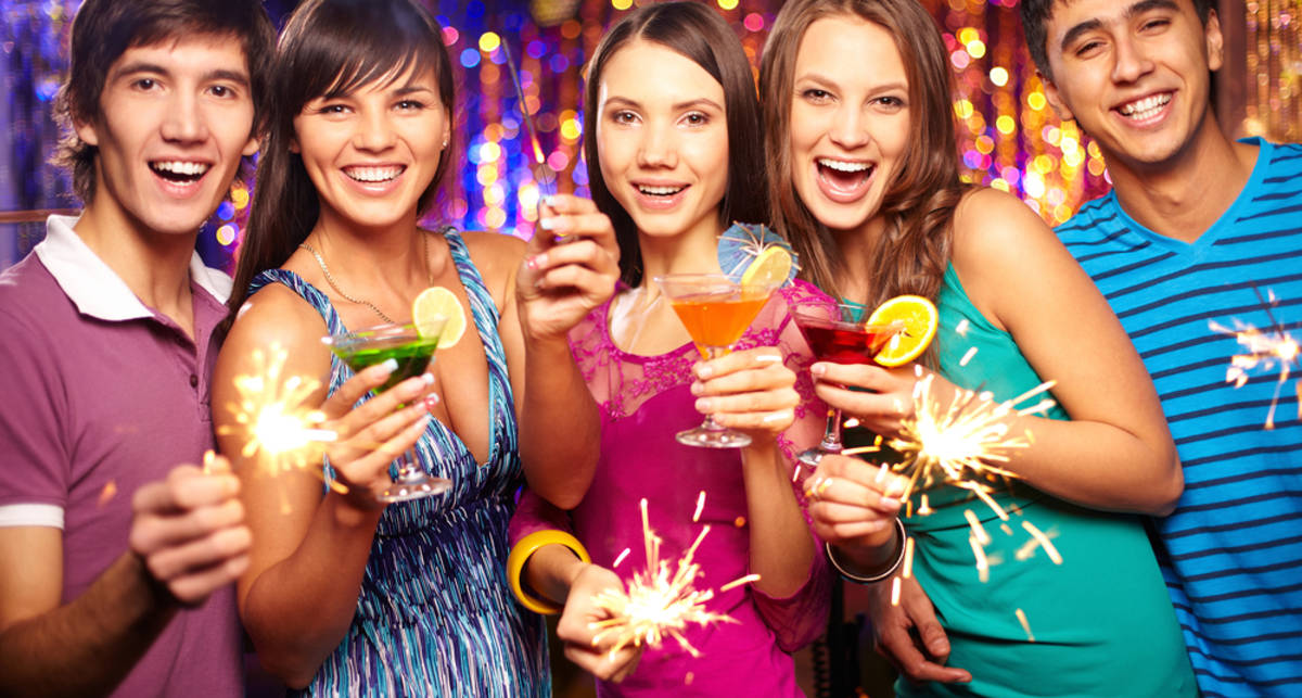 Чем удивить девушку: 5 алкогольных коктейлей на Новый год