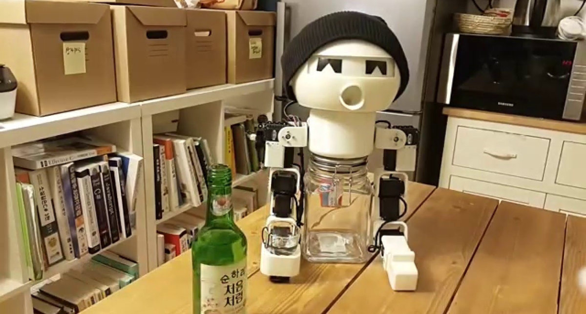 Робот-алкоголик: создан собутыльник для одиноких