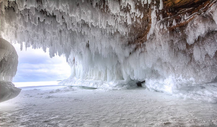 Тысячи сосулек: 7 потрясающих ледяных пещер