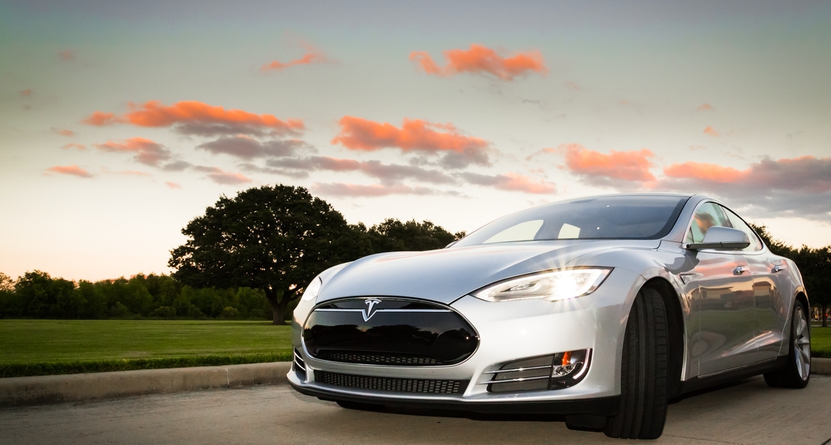 Tesla Model 3: анонсирован самый дешевый электрокар