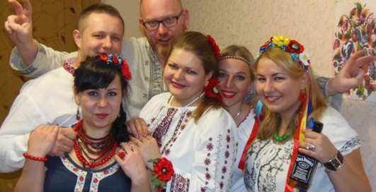 Хозяйка величайшей груди Украины надела вышиванку