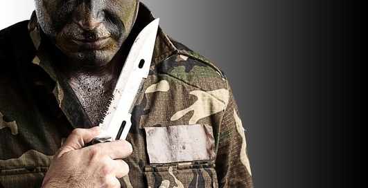 Достал нож — бей: 6 глупых мифов о холодном оружии