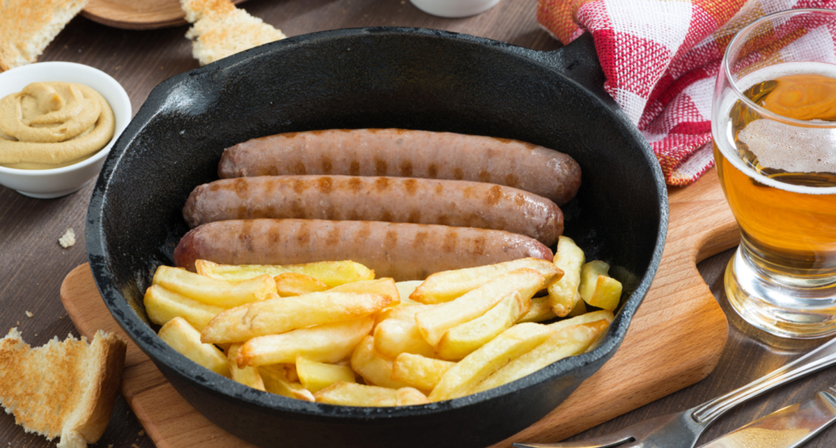 Ко Дню святого Патрика: рецепт жареных колбасок