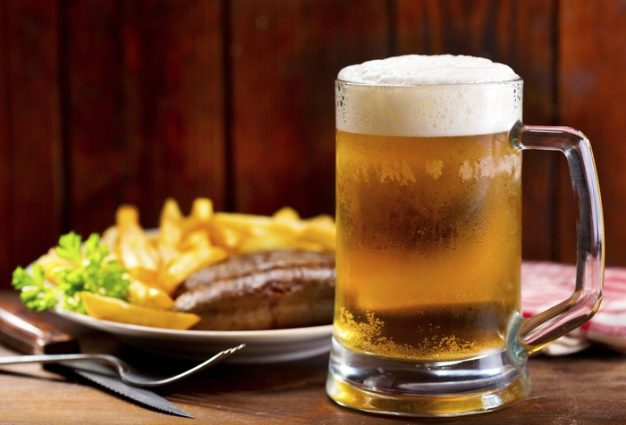 Ко Дню святого Патрика: рецепт жареных колбасок