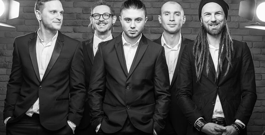 Антитела пишут новые песни в микроавтобусе