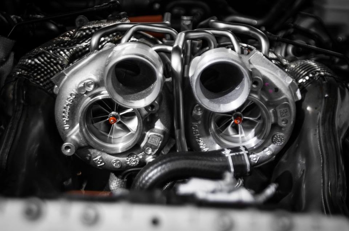 Audi S8 plus: самый сильный седан компании