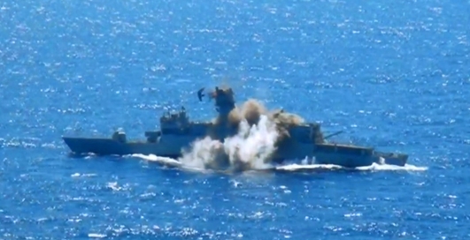 Немецкая торпеда разорвала турецкий эсминец