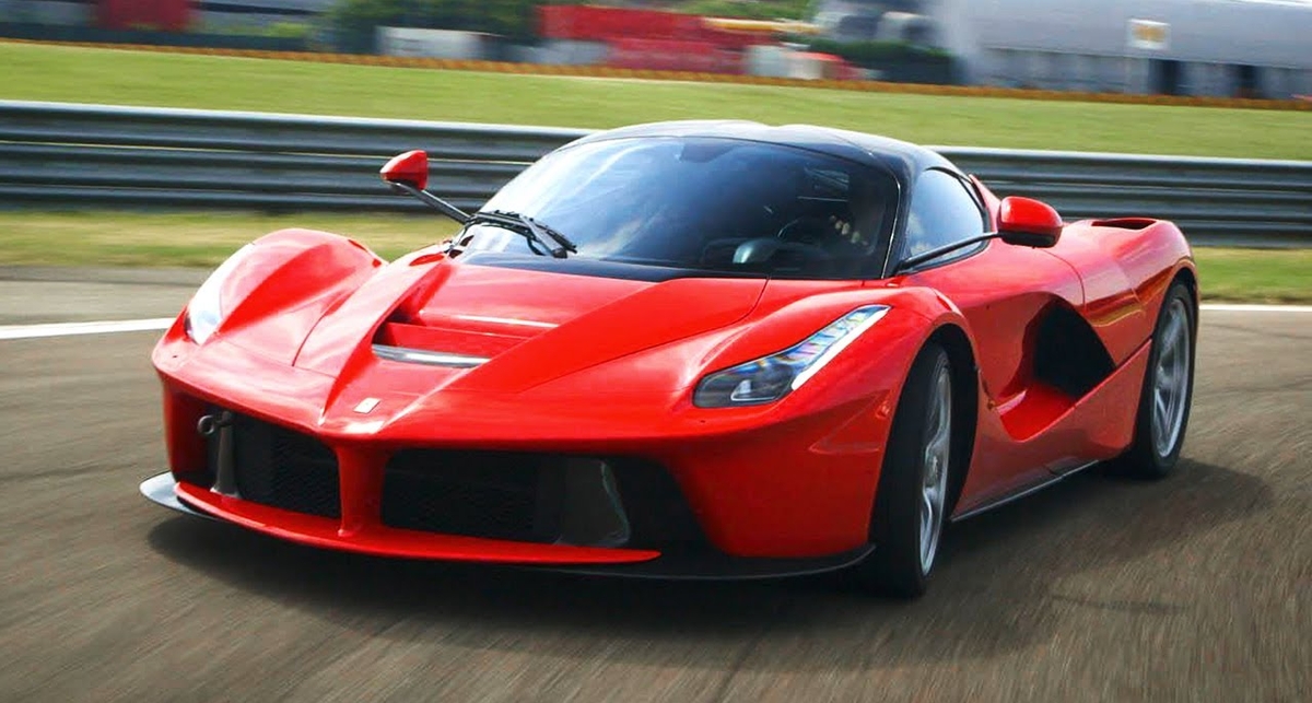 LaFerrari против KTM 1290 Super Duke R: кто кого в перетягивании каната