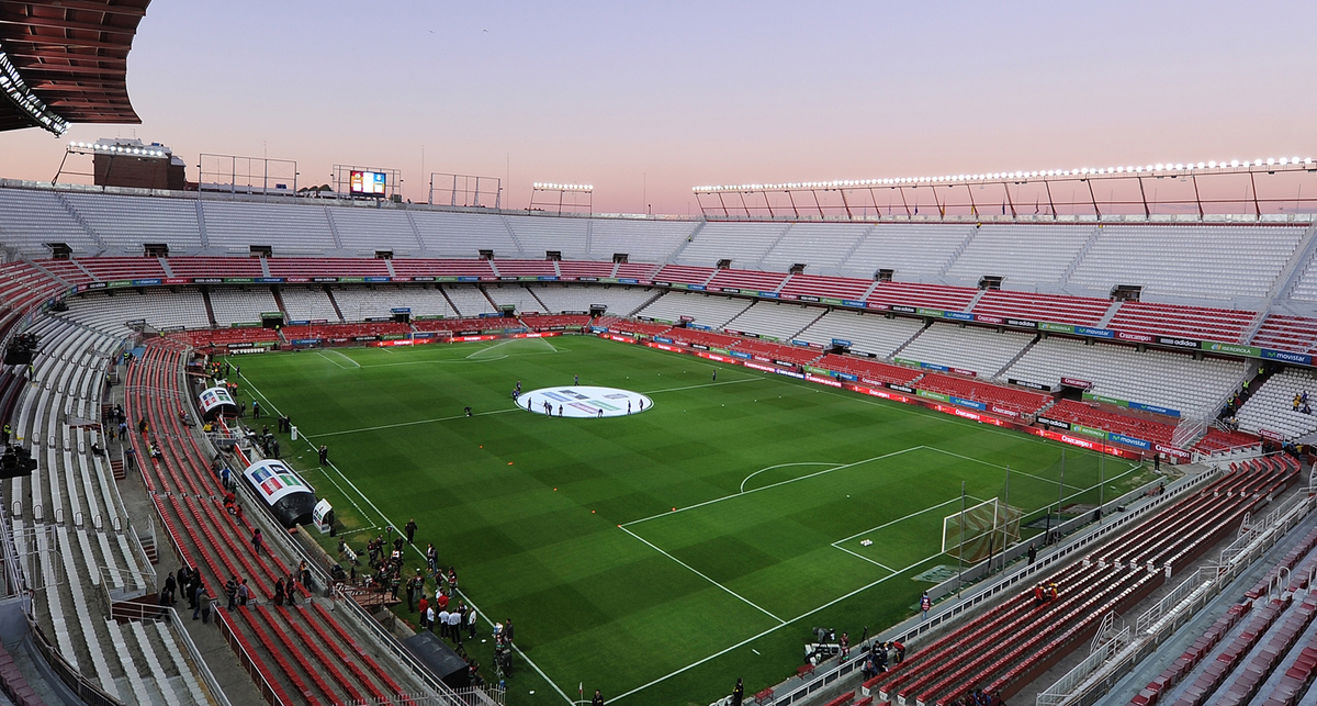 Женская рука помощи в  последнем шансе сорвать  джекпот