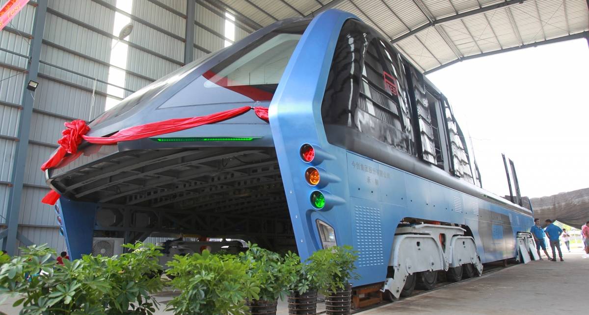Создан китайский автобус, объезжающий пробки