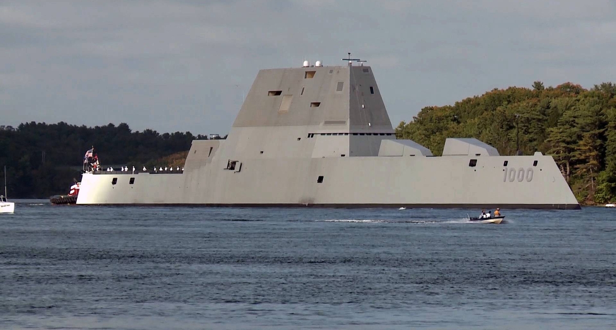 USS Zumwalt: 183-метровый эсминец вырвался на волю