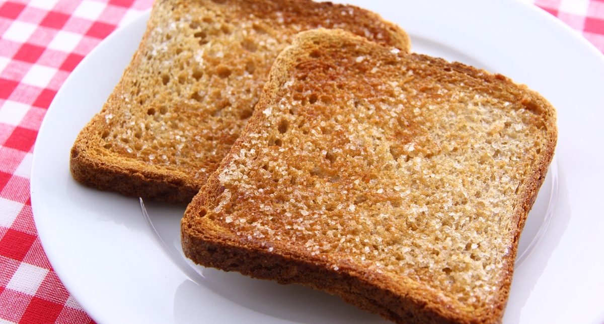 Как поджарить тосты к завтраку с помощью утюга