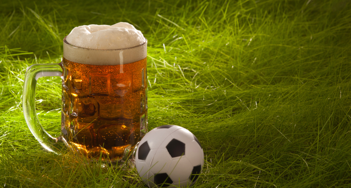 Пять причин хлебнуть пивка после футбола