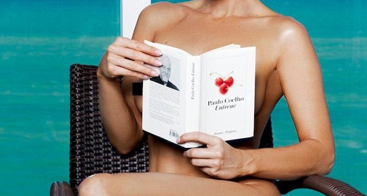 Голая Джоанна Крупа: модель снялась для рекламы скрабов