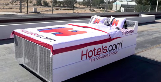 Улетный рекорд: кровать разогнали до 135 км/ч