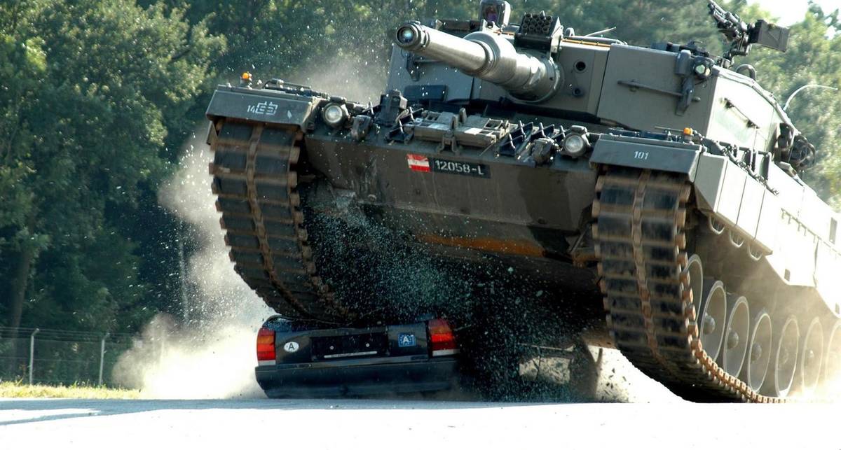 Тачка всмятку: танк Leopard 2 против автомобиля