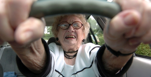 Можно ли тормозить при помощи задней передачи