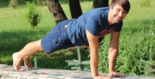 Как оставаться в форме: 5 упражнений от Игоря Обуховского