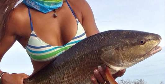 Красотка дня: сексуальная рыбачка и футбольная фанатка Сара Мария
