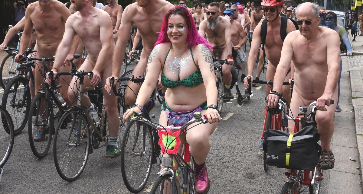 World Naked Bike Ride 2017: голые велосипедисты на дорогах Лондона