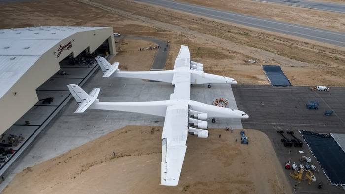 Stratolaunch: самый большой и тяжелейший самолет в мире